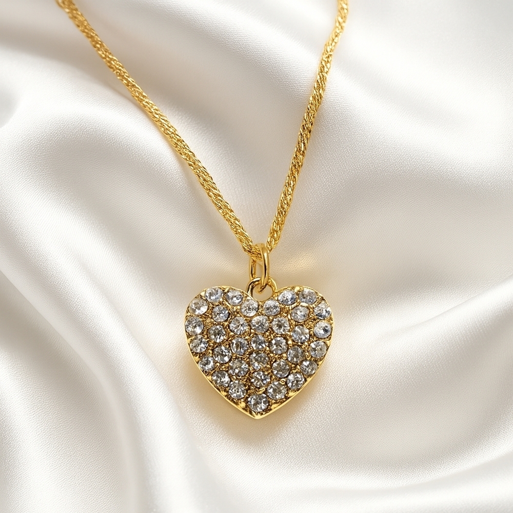 Gold Heart Pendant Necklace with Sparkling Pavé Stones – Elegant Women’s Jewelry